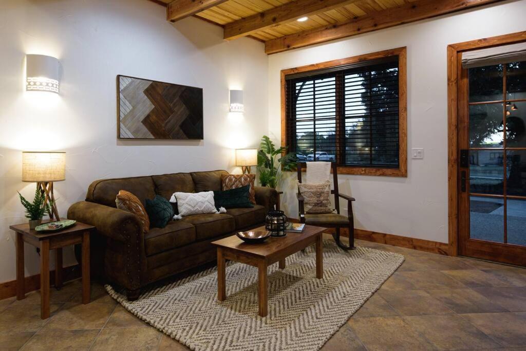 Little Dutch Cabin #3 - 12 Min To Magnolia-Baylor Bellmead Exterior foto